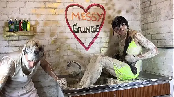 Nude Gunge