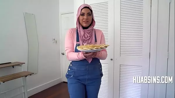 Chubby Girl In Hijab Offers Her Virginity On A Platter - Pov