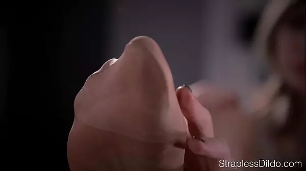 Cumming Strapless Dildo