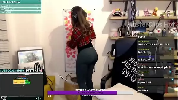 Girl Masterbaits On Twitch