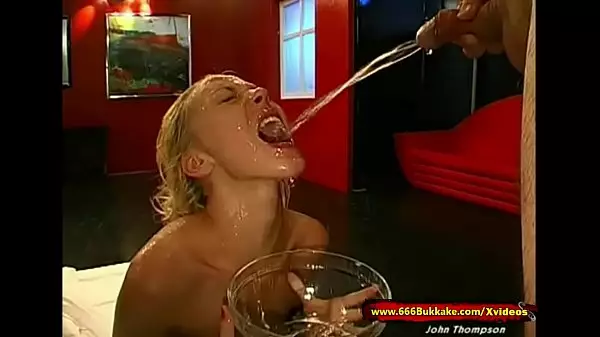 Young Annette Schwarz Loves Extreme Pissing - 666Bukkake