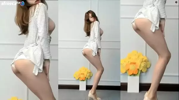 Sexy Girls Showing Their Boobs
