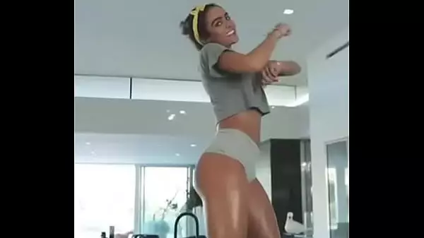 Sommer Ray Nip