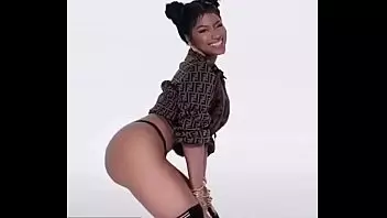 Nicki Minaj Showing Her Pussy