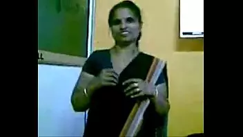 Malayali Aunty Kuliseen